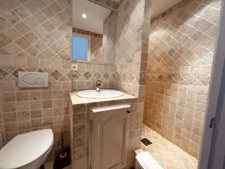 Maison rénovée climatisée avec Wi-Fi et double terrasse - Photo 13