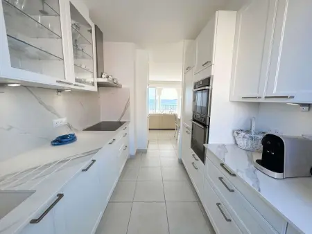 Appartement spacieux avec balcon et accès plage à Port Grimaud - Photo 4
