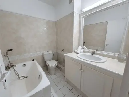 Appartement spacieux avec balcon et accès plage à Port Grimaud - Photo 9