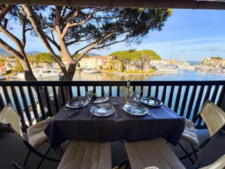 Appartement rénové avec Internet, 2 chambres, parking à Port Grimaud - Photo 1
