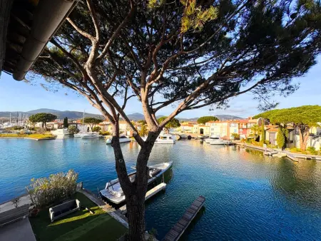 Appartement rénové avec Internet, 2 chambres, parking à Port Grimaud - Photo 2
