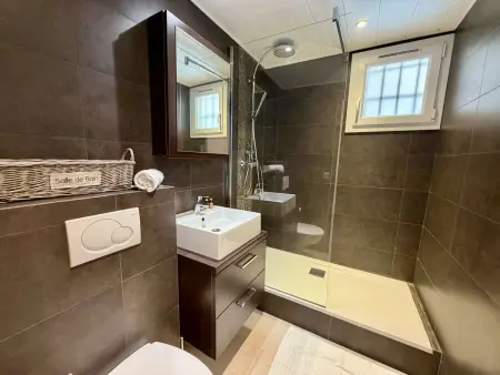 Appartement rénové avec Internet, 2 chambres, parking à Port Grimaud - Photo 13