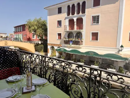 Charmant Duplex à Port Grimaud avec Balcons et Parking - Photo 2