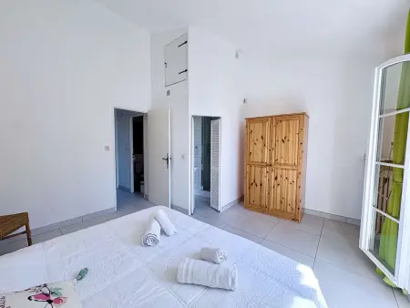 Charmant Duplex à Port Grimaud avec Balcons et Parking - Photo 11