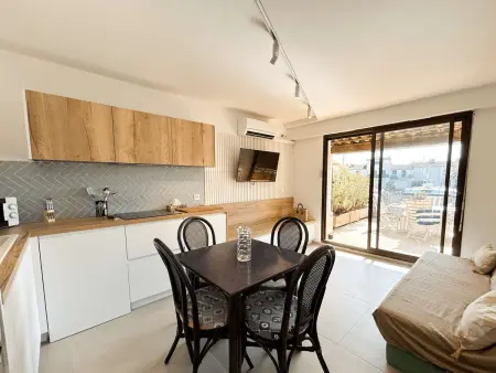 Appartement rénové avec terrasse et climatisation à Port Grimaud - Photo 2