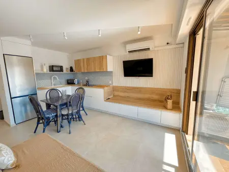 Appartement rénové avec terrasse et climatisation à Port Grimaud - Photo 4