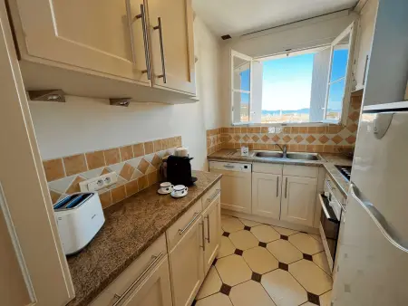 Appartement 4 pièces avec balcon et vue mer, wifi et parking - Photo 4