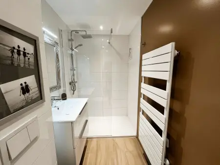 Appartement moderne climatisé avec terrasse à Port Grimaud - Photo 6