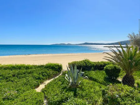 Studio climatisé en bord de mer avec parking à Port Grimaud - Photo 1