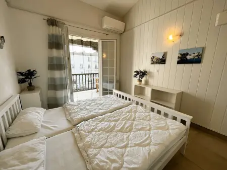 Appartement rénové 2 pièces climatisé avec parking, grand balcon à Port Grimaud - Photo 4