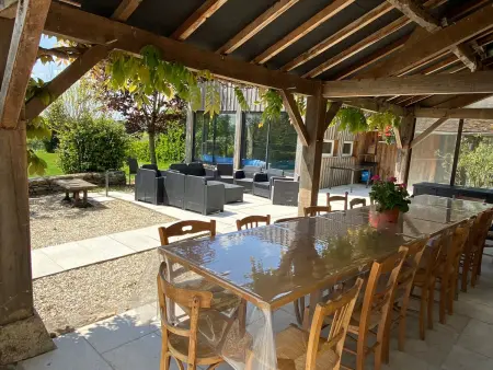 Grande Maison avec Piscine Chauffée à Bois Bertrand - Photo 1
