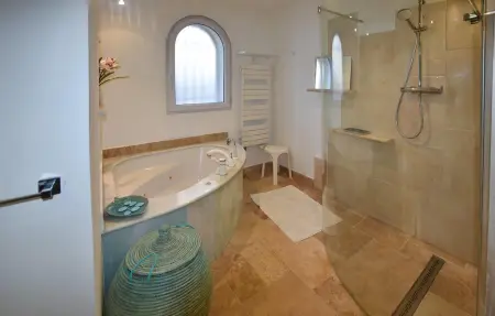 Maison avec piscine privée, Maison 6 personnes à Entraigues Sur La Sorg - Photo 16