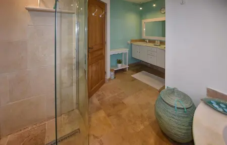 Maison avec piscine privée, Maison 6 personnes à Entraigues Sur La Sorg - Photo 17
