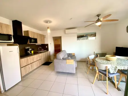 Bel Appart Climatisé à Mèze avec Parking, Appartement 5 personnes à Mèze - Photo 2