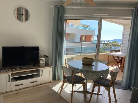 Bel Appart Climatisé à Mèze avec Parking, Appartement 5 personnes à Mèze - Photo 7