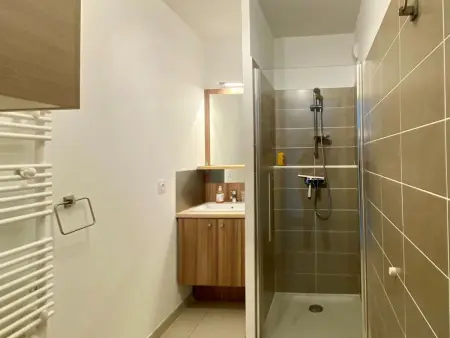 Bel Appart Climatisé à Mèze avec Parking, Appartement 5 personnes à Mèze - Photo 10