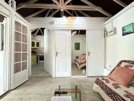 Bungalow à Sainte-Anne avec piscine privée, Bungalow 3 personnes à Sainte Anne - Photo 1