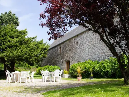 Maison Historique en Normandie, Proche Plage, Gite 12 personnes à Réville - Photo 3