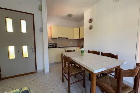 Susy trilo – 6 , Petit appartement avec balcon - Photo 2