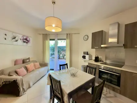 Charmant T2 à Propriano avec jardin et parking, Appartement 2 personnes à Propriano - Photo 3