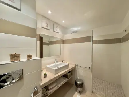 Charmant T2 à Propriano avec jardin et parking, Appartement 2 personnes à Propriano - Photo 9