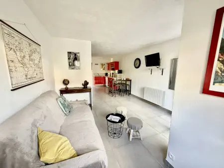 Maison lumineuse avec clim, terrasse et parking, proche plage - Photo 4