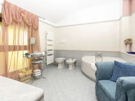 in Azzano D'asti mit Kleiner Terrasse, Maison 6 personnes à Azzano d'Asti - Photo 13