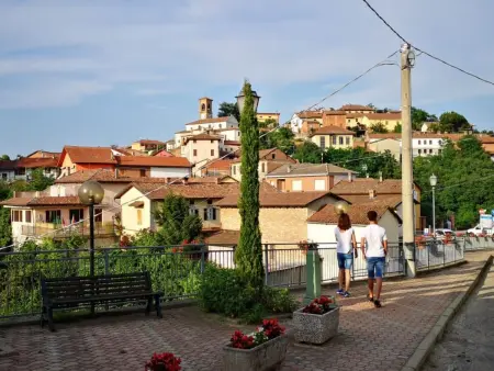 in Azzano D'asti mit Kleiner Terrasse, Maison 6 personnes à Azzano d'Asti - Photo 30
