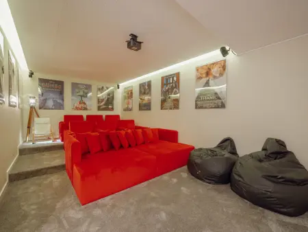 POOL & CINEMA VILLA by VACATIONY, Maison 10 personnes à Porto - Photo 56