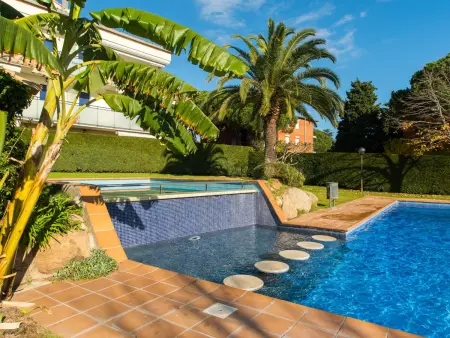 Duplex moderne avec piscine, terrasse et parking - Photo 1