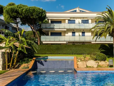 Duplex moderne avec piscine, terrasse et parking - Photo 2