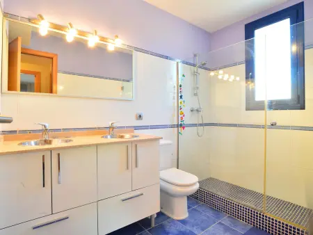 Duplex moderne avec piscine, terrasse et parking - Photo 14