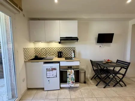 Studio Moderne à St-Florent avec Piscine, Appartement 2 personnes à Saint Florent - Photo 2