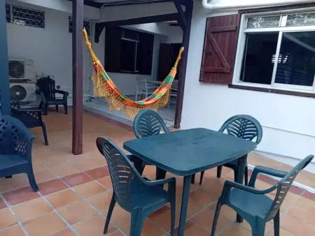 Appartement charmant à Le Gosier de 70 m² avec terrasse et jardin - Photo 2