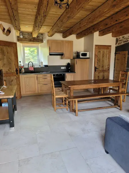 Maison charmante à Alleuze – 90 m² avec terrasse - Photo 2