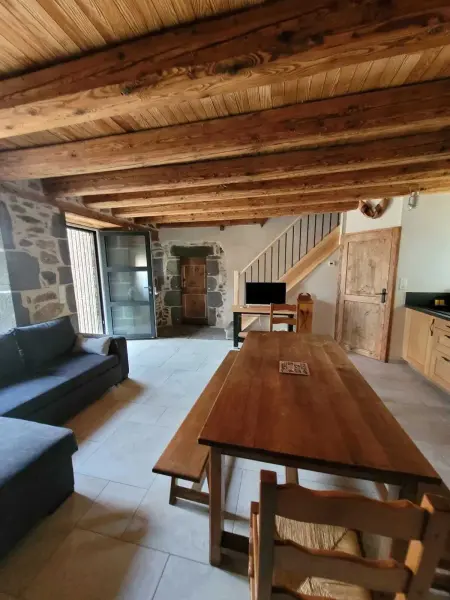 Maison charmante à Alleuze – 90 m² avec terrasse - Photo 4