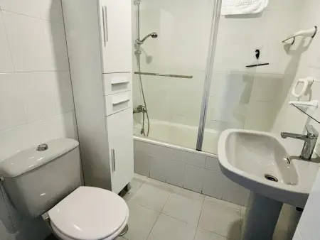 Confort T1 avec Terrasse et Animaux bienvenus à Benidorm - Photo 15