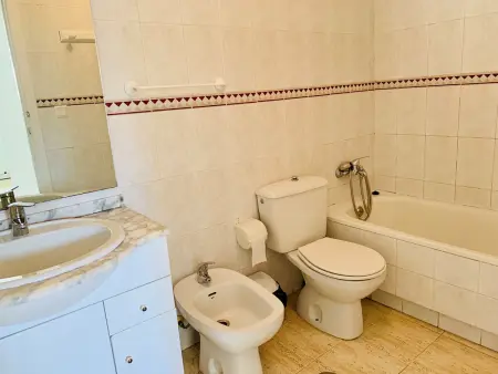 Appartement confortable avec vue sur mer près de la plage, animaux admis, garage. - Photo 15