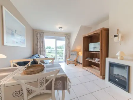 Zeeflat with parking and shared pool, Appartement 4 personnes à De Haan - Photo 1