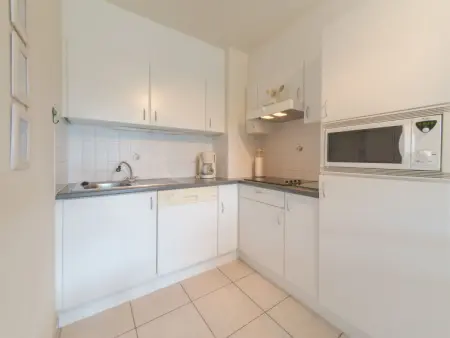 Zeeflat with parking and shared pool, Appartement 4 personnes à De Haan - Photo 3