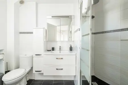 BB-1-POSTES, Charmant appartement climatisé 1 chambre/4 personnes - Antibes - Photo 74
