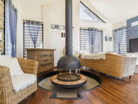 Gîte de Charme avec Cheminée et Spa en Campagne - Photo 8