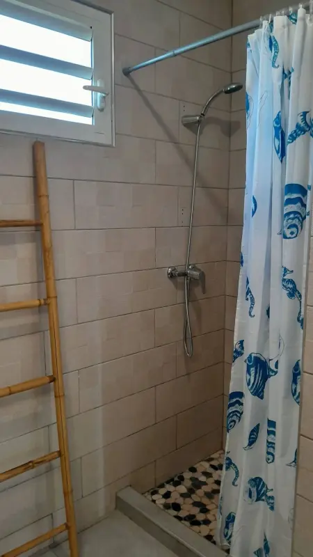 Charmante maison avec piscine partagée à Les Abymes - Photo 7