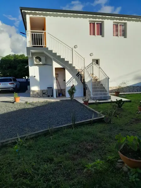 Charmante maison avec piscine partagée à Les Abymes - Photo 22