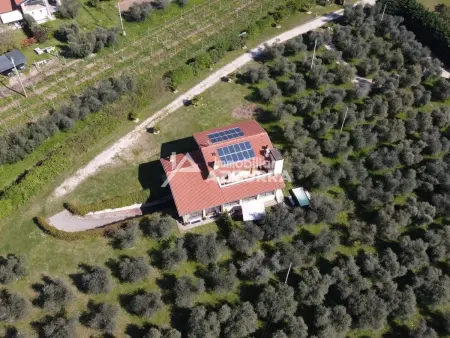 Villa i Roccoli, zwischen Olivenbäumen mit priva - Photo 1