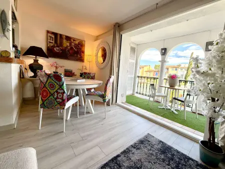 Appartement lumineux avec loggia, wifi - Port Grimaud - Photo 4