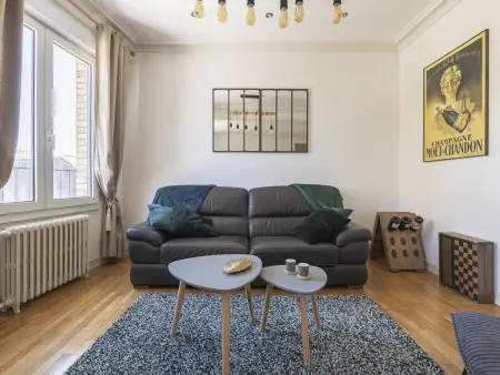 Duplex Élégant au Cœur de Reims - 2 Chambres, Appartement 4 personnes à Reims - Photo 2