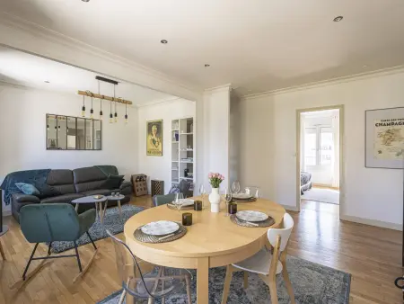 Duplex Élégant au Cœur de Reims - 2 Chambres, Appartement 4 personnes à Reims - Photo 13