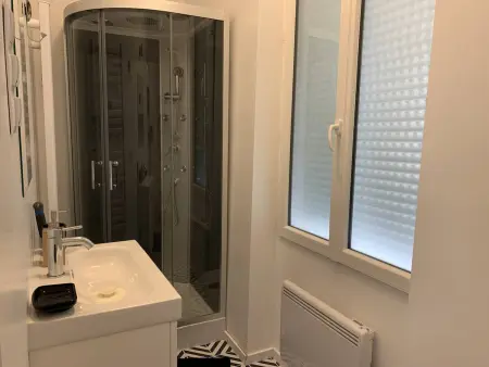 Location Conviviale à Reims avec Parking et Terrasse privée - Photo 4