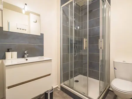 Appartement Lumineux avec WiFi au Cœur de Reims - Photo 8